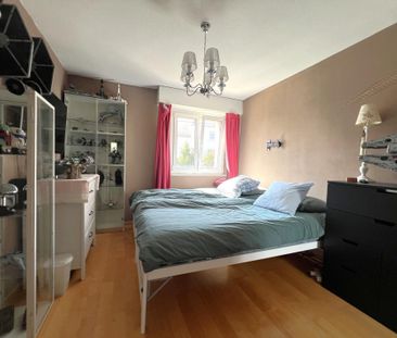 5.5-room semi-detached villa with terrace and garden - Photo 3