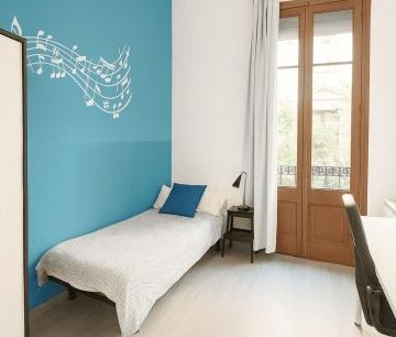 barcelona, Catalonia 08002 - Photo 3