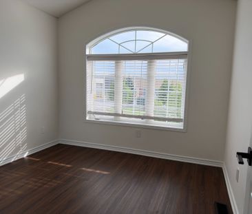 For Lease - 1049 Kennedy Circle, Milton, Ontario - Photo 3