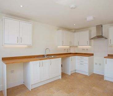 2 bedroom semi-detached house to rent - Photo 6