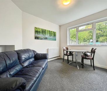 Beechtree Avenue, Englefield Green, Egham, Surrey, TW20 0SR - Photo 1