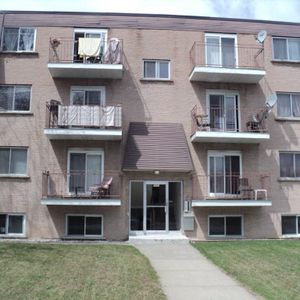 LONGUEUIL , 4 1/2 SECTEUR COLLECTIVITE NOUVELLE TOUT RENOVÉ - Photo 2