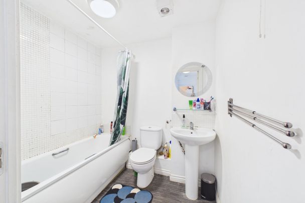 2 bedroom Flat in Amersham Road, Reading - Photo 1