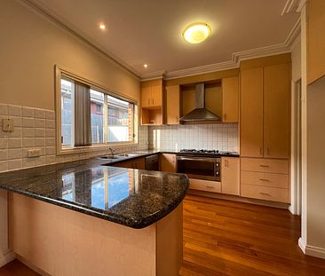 Updated 3BR Townhouse With Its Own Street Frontage, Access via Bond St - Photo 6