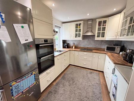 3 bedroom terraced house to rent - Photo 5