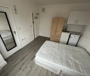 Studio Flat, Abercairn Road, SW16 - Photo 3