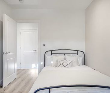 2 Bed Flat, Beechwood Grove, W3 - Photo 1