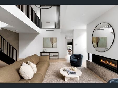 STUNNING FAMILY HOME BY THE BAY - Photo 2