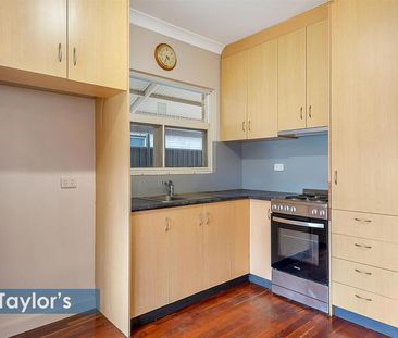 WELL-PRESENTED FAMILY HOME IN CONVENIENT LOCATION - Photo 5