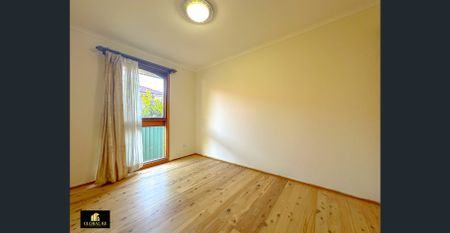 Solid 4-Bedroom House In The Heart Of St Johns Park - Photo 4