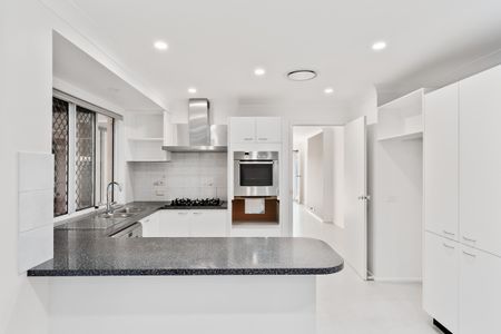 Spacious Family Home In Quiet Cul-de-Sac – Prime Location! - Photo 2