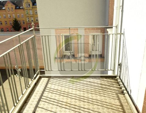 Charmant mit Balkon + Küchenmöblierung - Photo 1