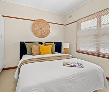 CUTE, COSY AND CENTRAL - Photo 5