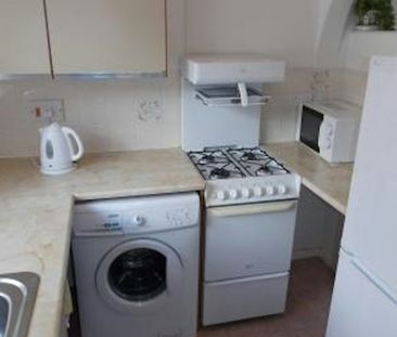 Bungalow to rent on - Photo 2