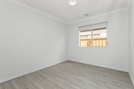 Stunning 4-Bedroom Family Home in Wollert - Photo 5