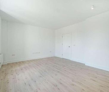 Mitcham Lane, London, SW16 - Photo 1