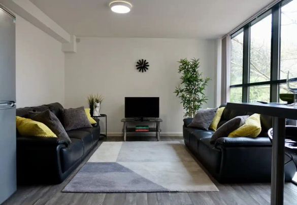 Large Ensuite - Photo 1
