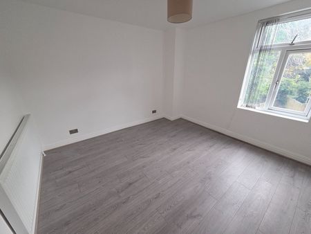 2 Bed Flat, Moseley, B13 - Photo 2