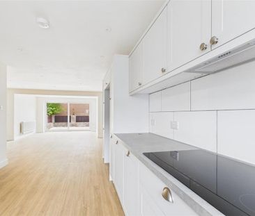 3 bedroom terraced house to rent - Photo 5