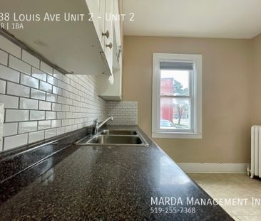 BEAUTIFULLY UPDATED 2BED/1BATH APARTMENT + HYDRO & GAS - Photo 4