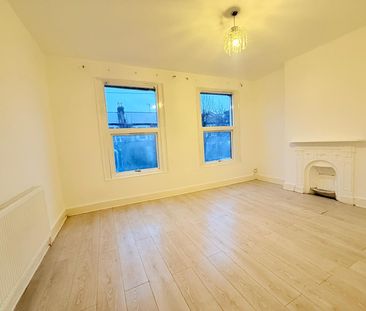 Four bedroom house ideal for working families - Photo 2