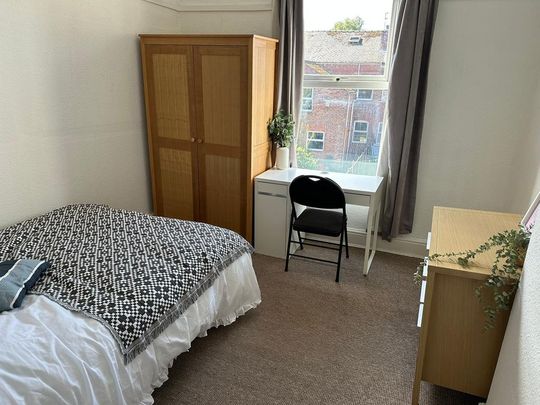 6 bedroom house to rent - Photo 1