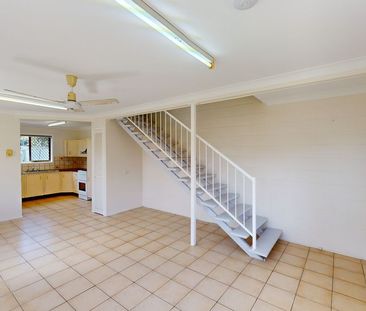 Freshly Updated & Ultra-Convenient Living in Kawana - Photo 2