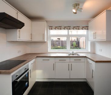 3 bed House - Terraced for Rent - Photo 2