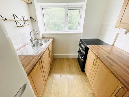 Lansbury Terrace, Beaufort, EBBW VALE - Photo 4