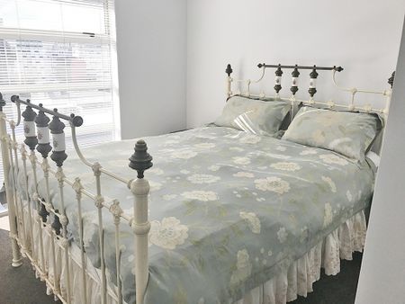 Large and sunny apartment north facing apartment - Photo 2