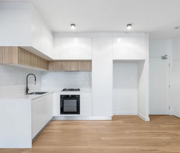 Well maintained contemporary living - Photo 3