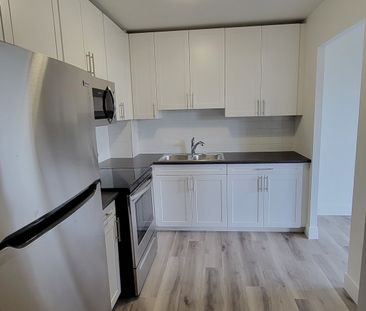 2 Bedroom - 1 Bathroom Newly Renovated unit with Utilities Included... - Photo 6