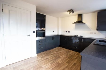 Royal Close, Blackburn - Photo 5