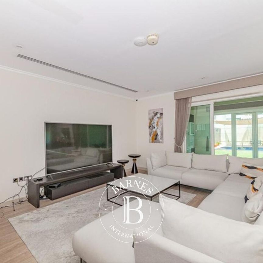 Fully Upgraded | Furnished | Corner | Private Pool - Photo 1