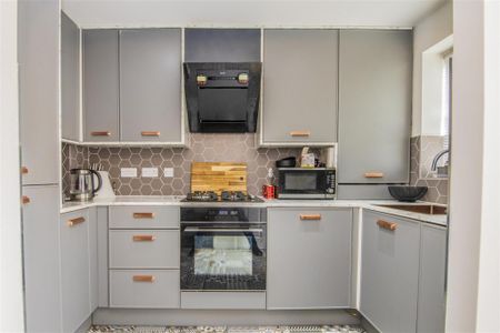 2 bed House - Mid Terrace To Let - Photo 2