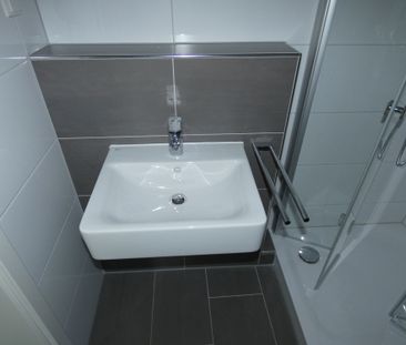 *** Wir modernisieren für Sie! Charmante Single-Wohnung mit Duschba... - Photo 1