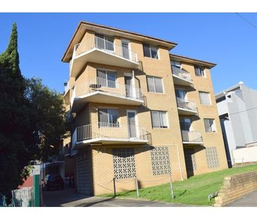 Top-Floor One-Bedroom in the Heart of Enmore - Photo 3