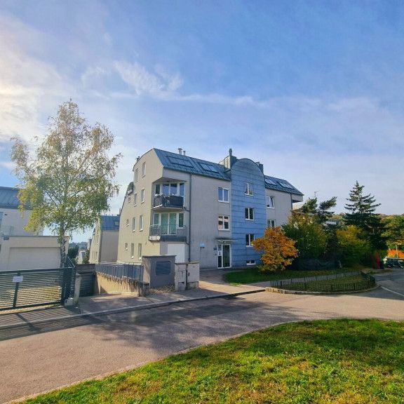 Wohnen am Wilhelminenberg! Traumhafter Fernblick + Absolute Grün- und Ruhelage + Tolle Raumaufteilung + Garagenplatz! Das perfekte Zuhause über den Dächern... - Photo 1