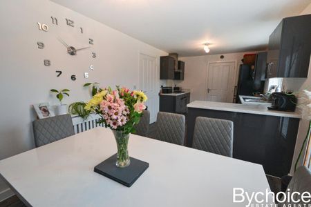 4 bedroom detached house to rent - Photo 5