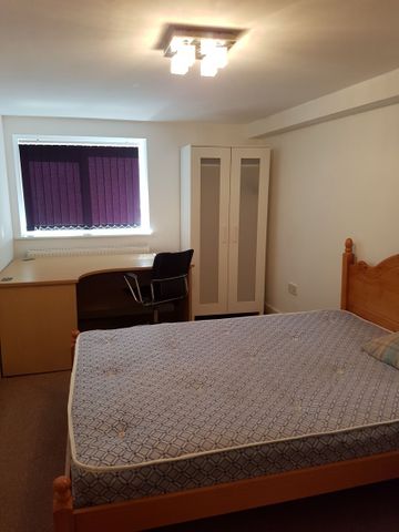 Wynnstay Grove Manchester - Photo 2