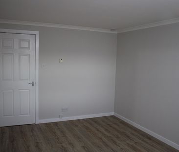 IMMACULATE 2 BED FLAT – BROCHTIE COURT, BROUGHTY FERRY - Photo 5