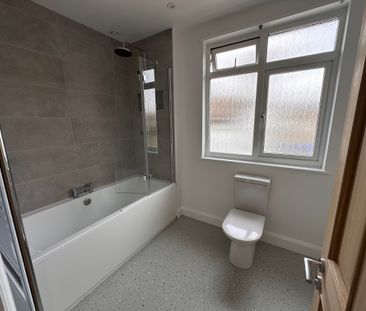 3 Bedroom Detached House for Rent in Bromley - Photo 3