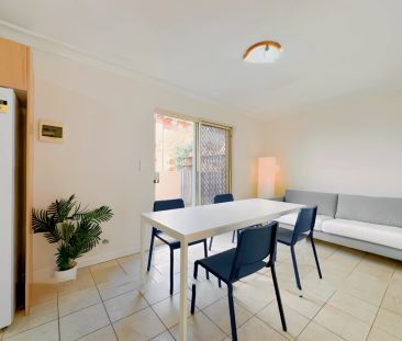 2A Barker St, Sydney - Photo 2