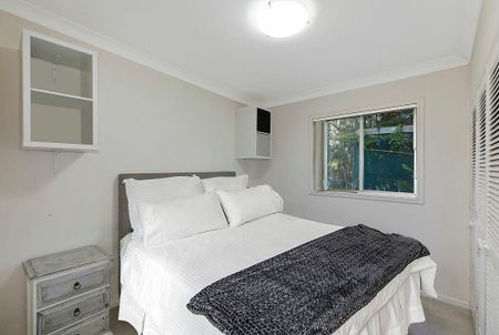 Neat Two-Bedroom Home in Peaceful Lakeside Pocket - Photo 5