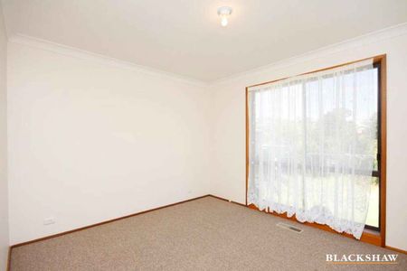 Family Home with mountain views - Photo 4