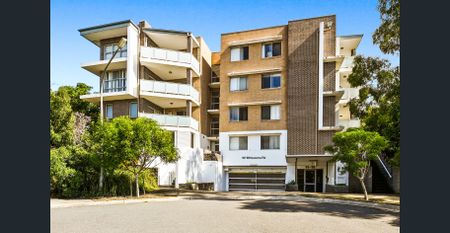 Freshly Painted Ground Floor 2 Bedroom Unit - Photo 4