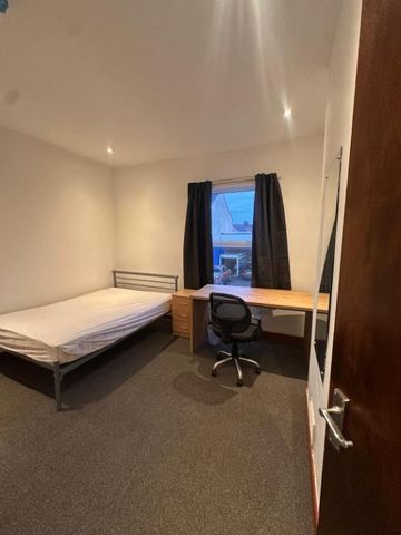 4 bedroom terraced house to rent - Photo 4