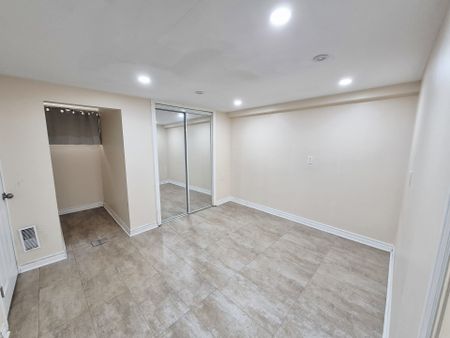 For Lease - 239 Elmwood Avenue, Richmond Hill, Ontario - Photo 4