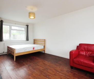 2 bedroom semi-detached house to rent - Photo 2