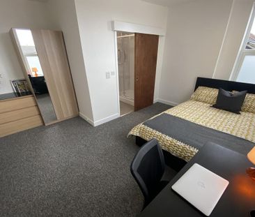 1 bedroom in a house share to rent - Photo 2